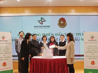 Đa dạng hóa nhà đầu tư trái phiếu, bao giờ?